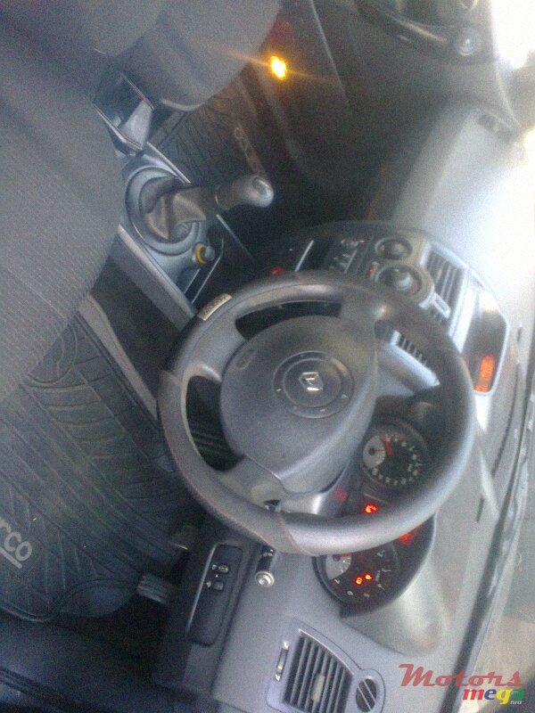 2005' Renault Megane HATCHBACK photo #4