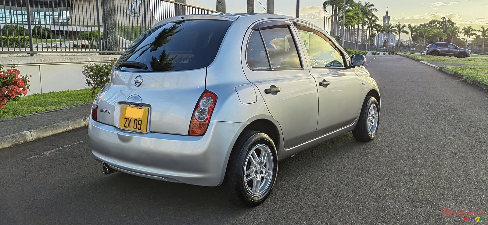 2009' Nissan photo #3