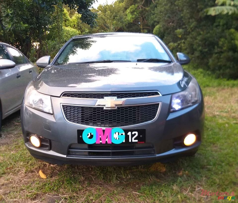 2012' Chevrolet Cruze photo #2