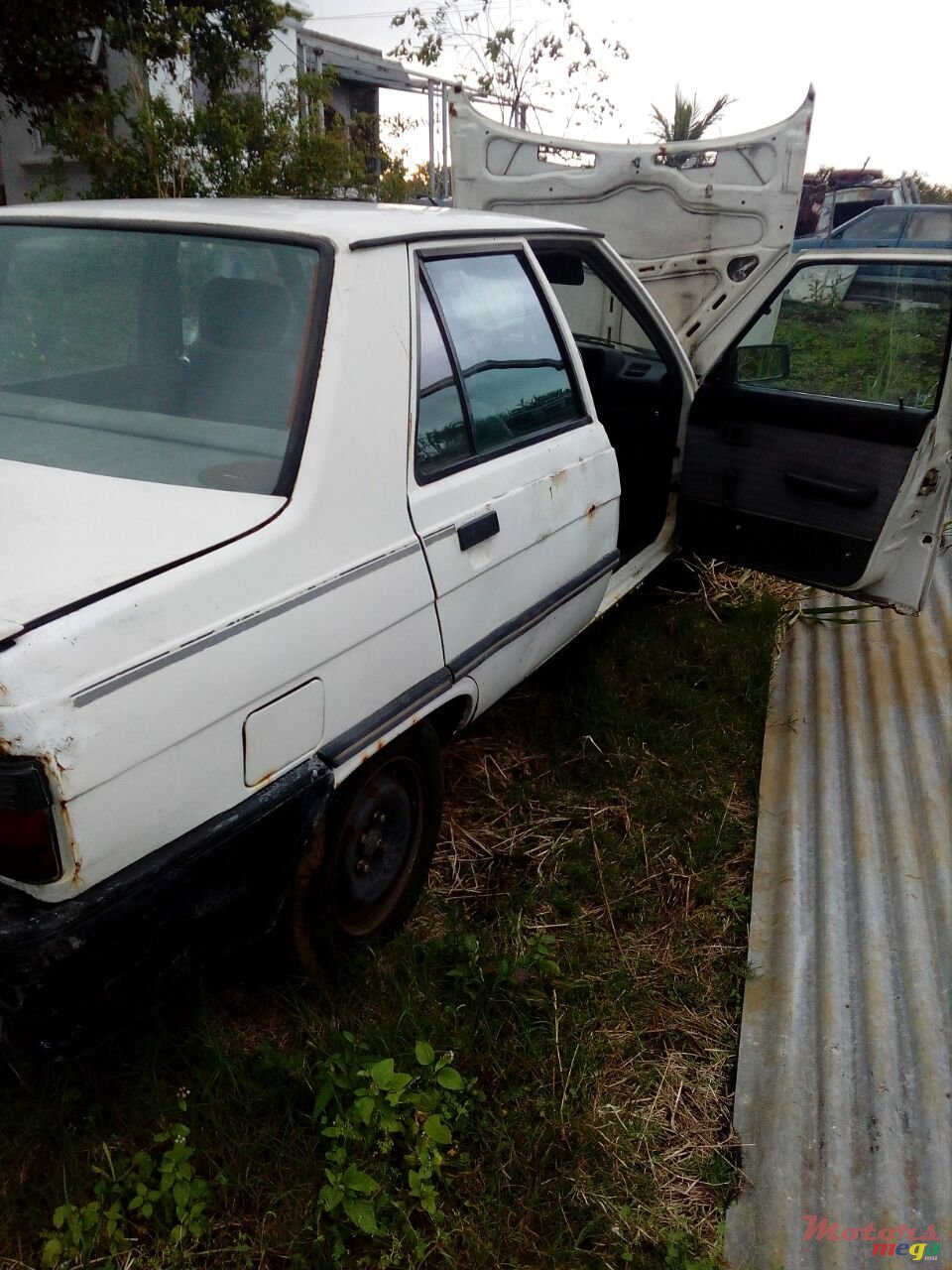 1989' Renault 9 photo #2