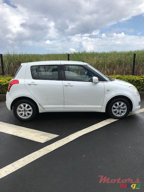 2009' Suzuki Swift photo #1