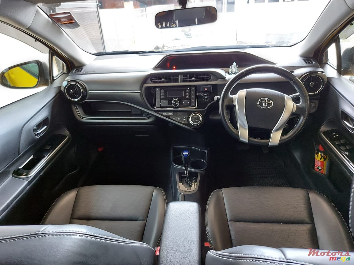 2015' Toyota Aqua photo #1