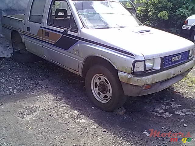 1992' Isuzu 4x4 photo #1