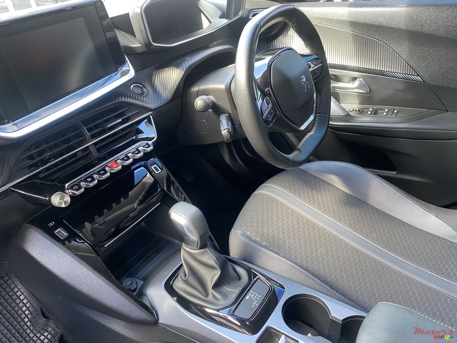 2021' Peugeot 2008 Allure photo #6