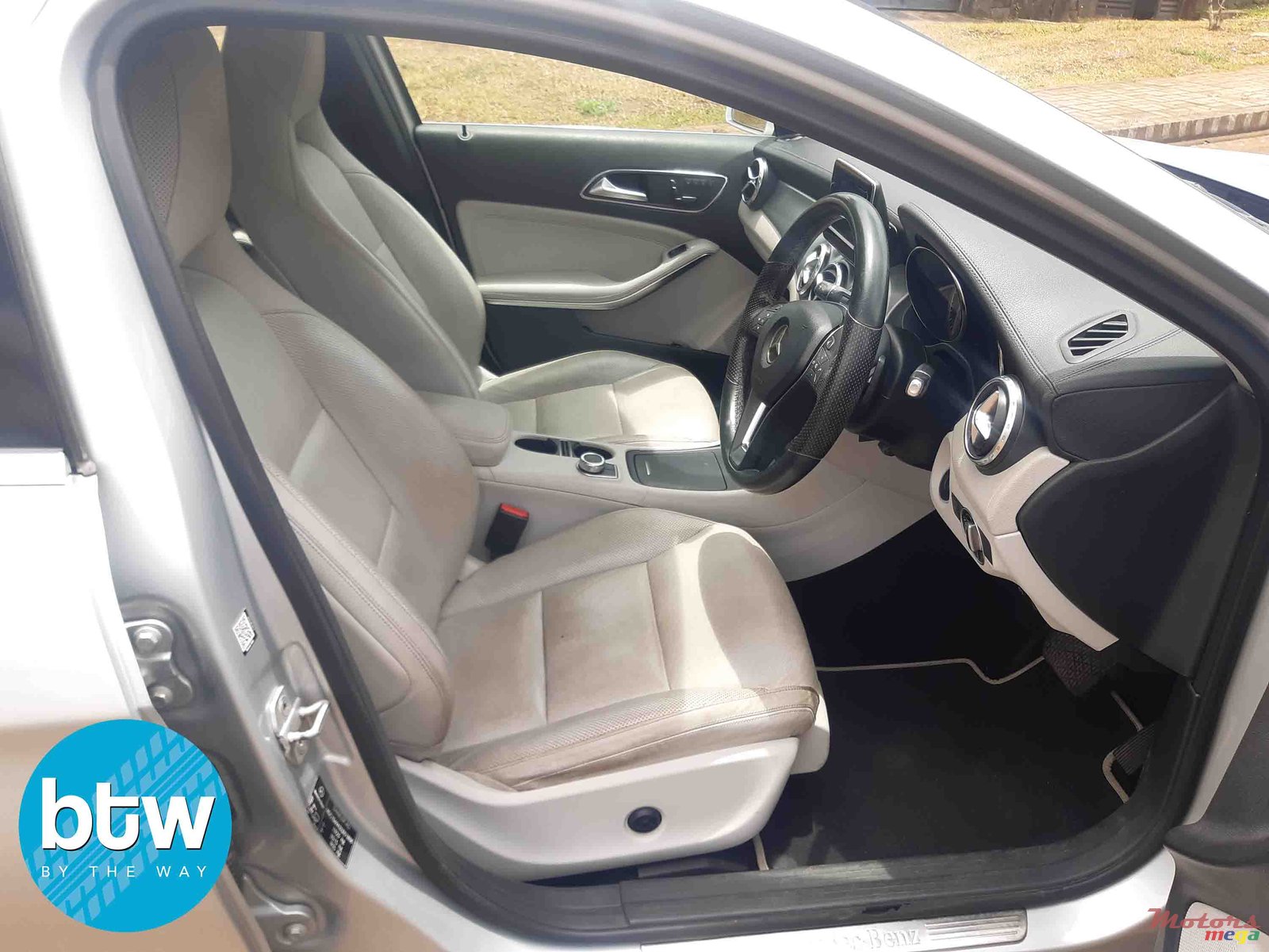 2015' Mercedes-Benz GLA-Class photo #5