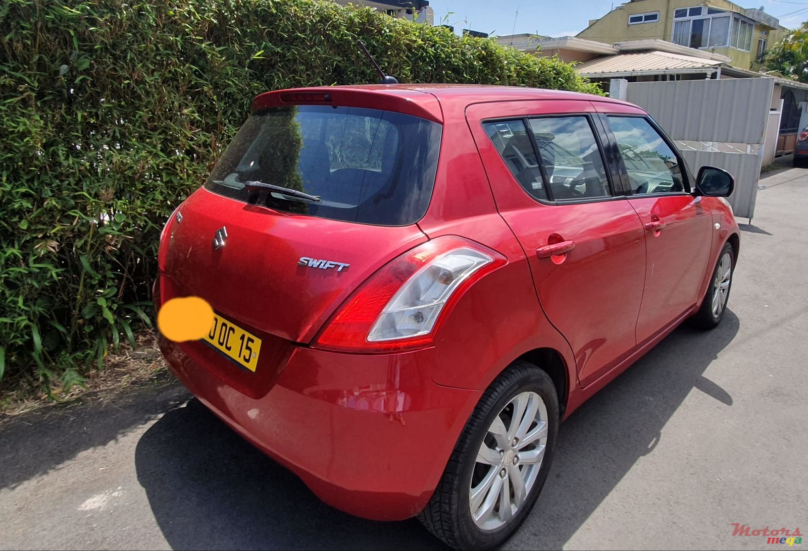 2015' Suzuki Swift photo #2