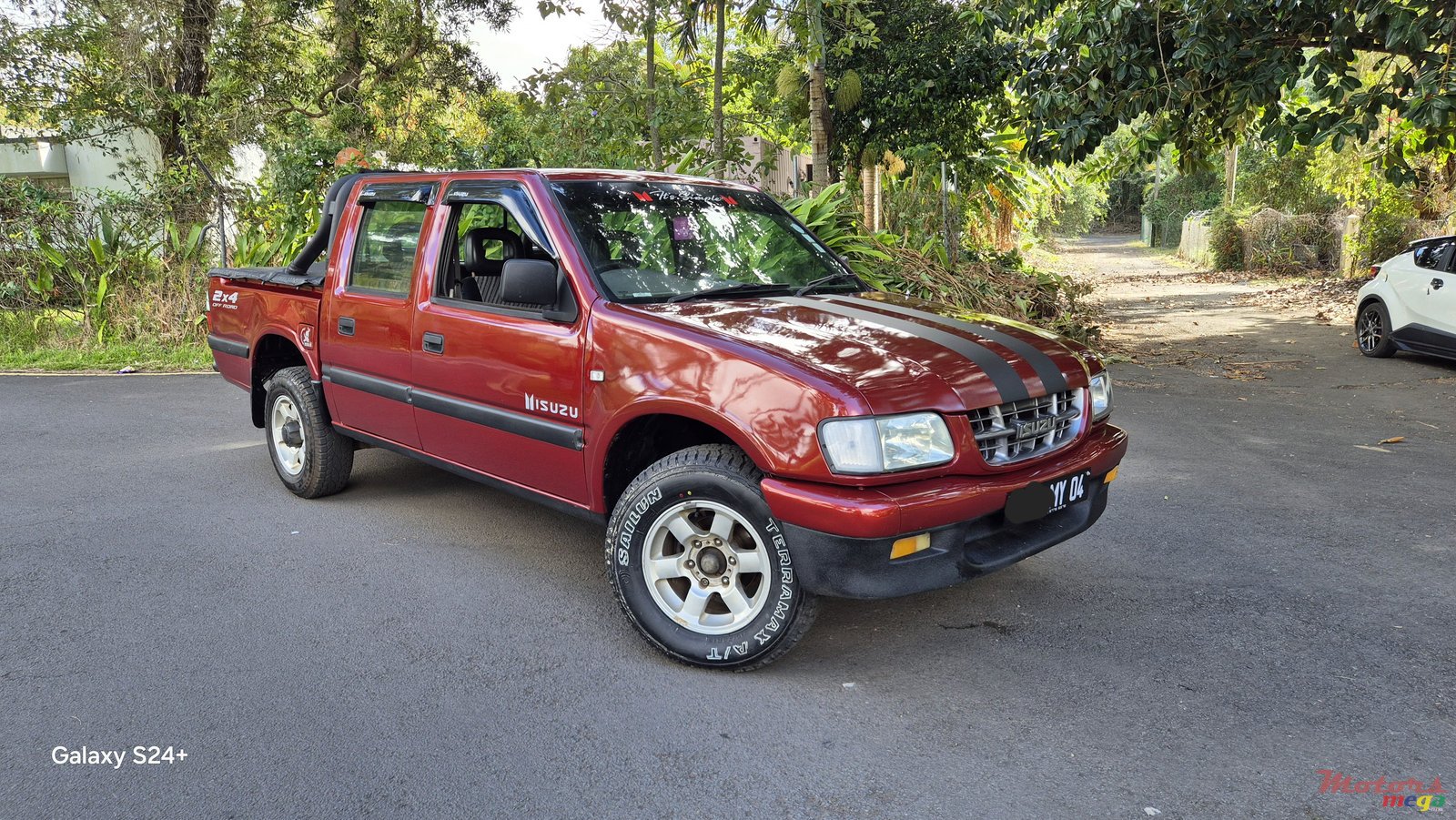 2004' Isuzu KB Series 250 photo #1