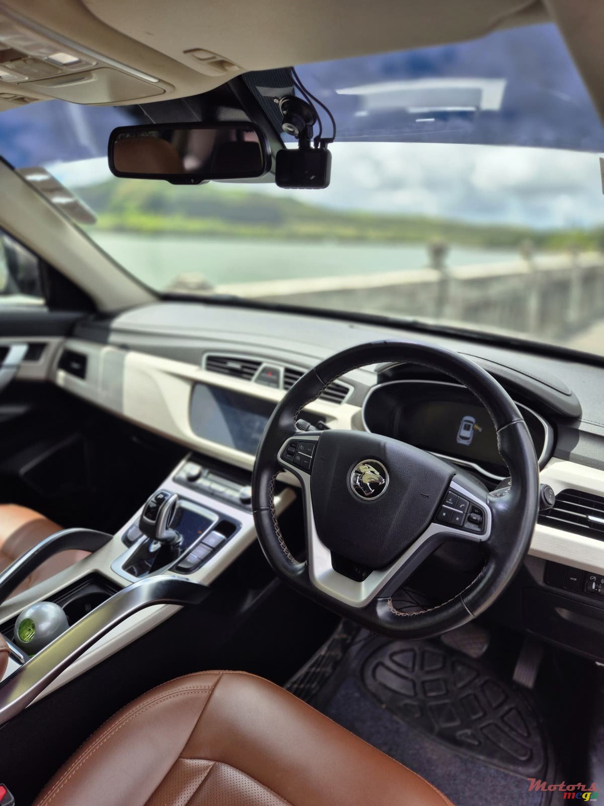 2022' Proton x70 photo #6