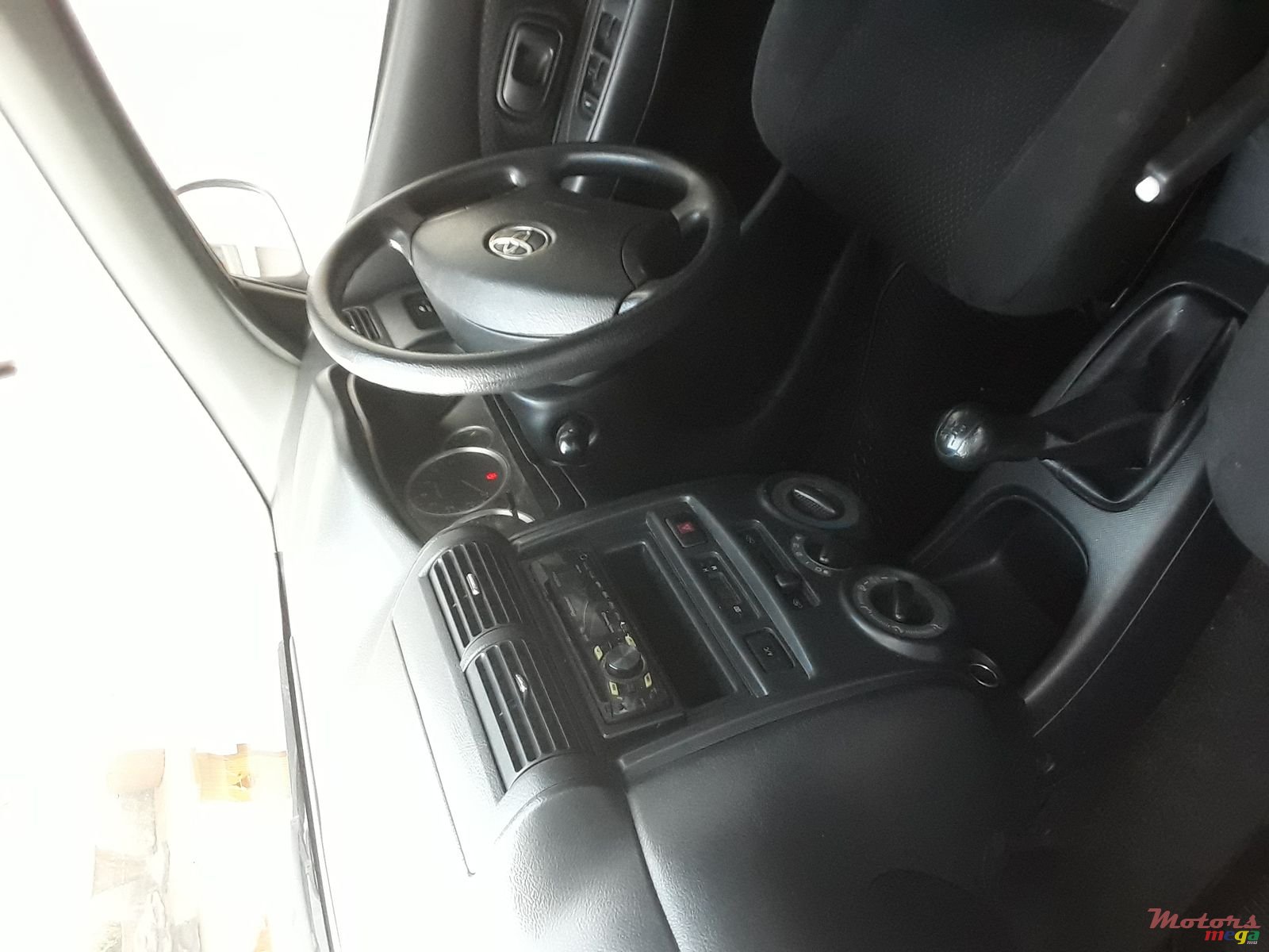 2011' Toyota Avanza photo #1