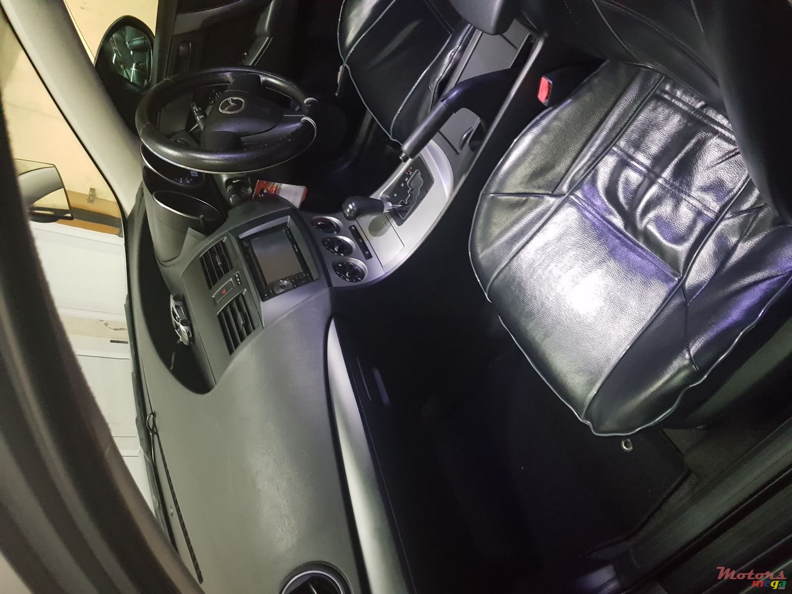 2010' Mazda 3 Axela photo #7