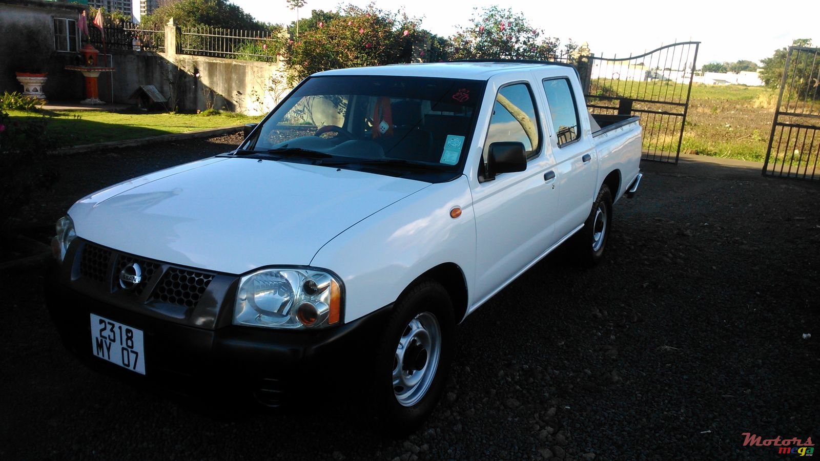 2007' Nissan Navara 2x4 Japan photo #3