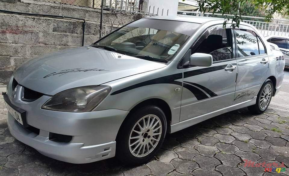 2004' Mitsubishi photo #1