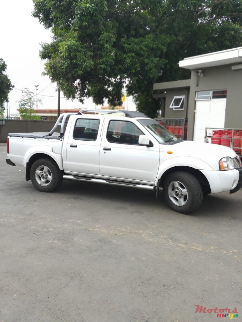 2008' Nissan NP300 4x2 photo #1