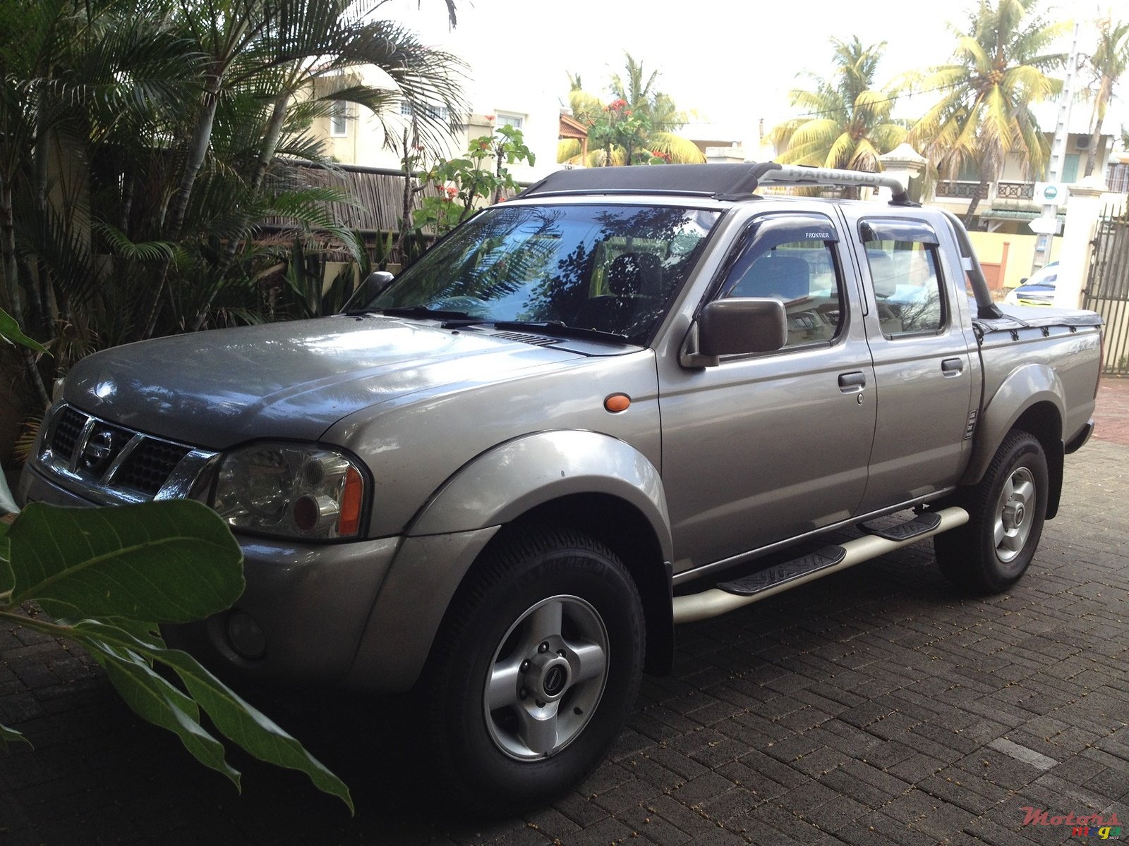 2005' Nissan 3.0 photo #3