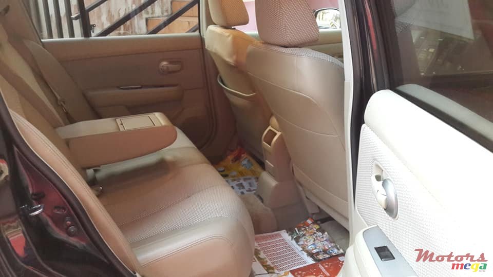 2007' Nissan Tiida Hatchback photo #5