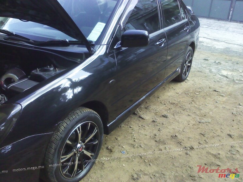 2003' Mitsubishi photo #2