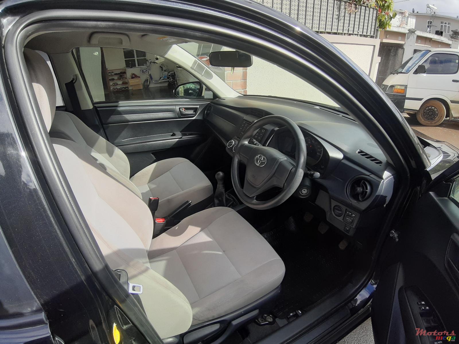 2016' Toyota Axio photo #2