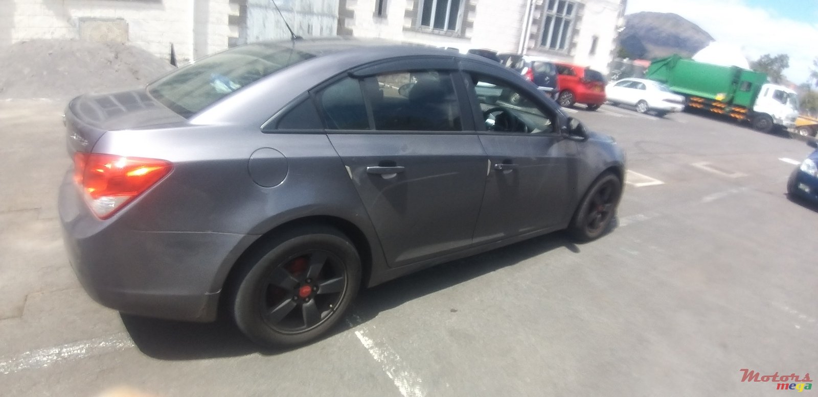 2011' Chevrolet Cruze photo #3