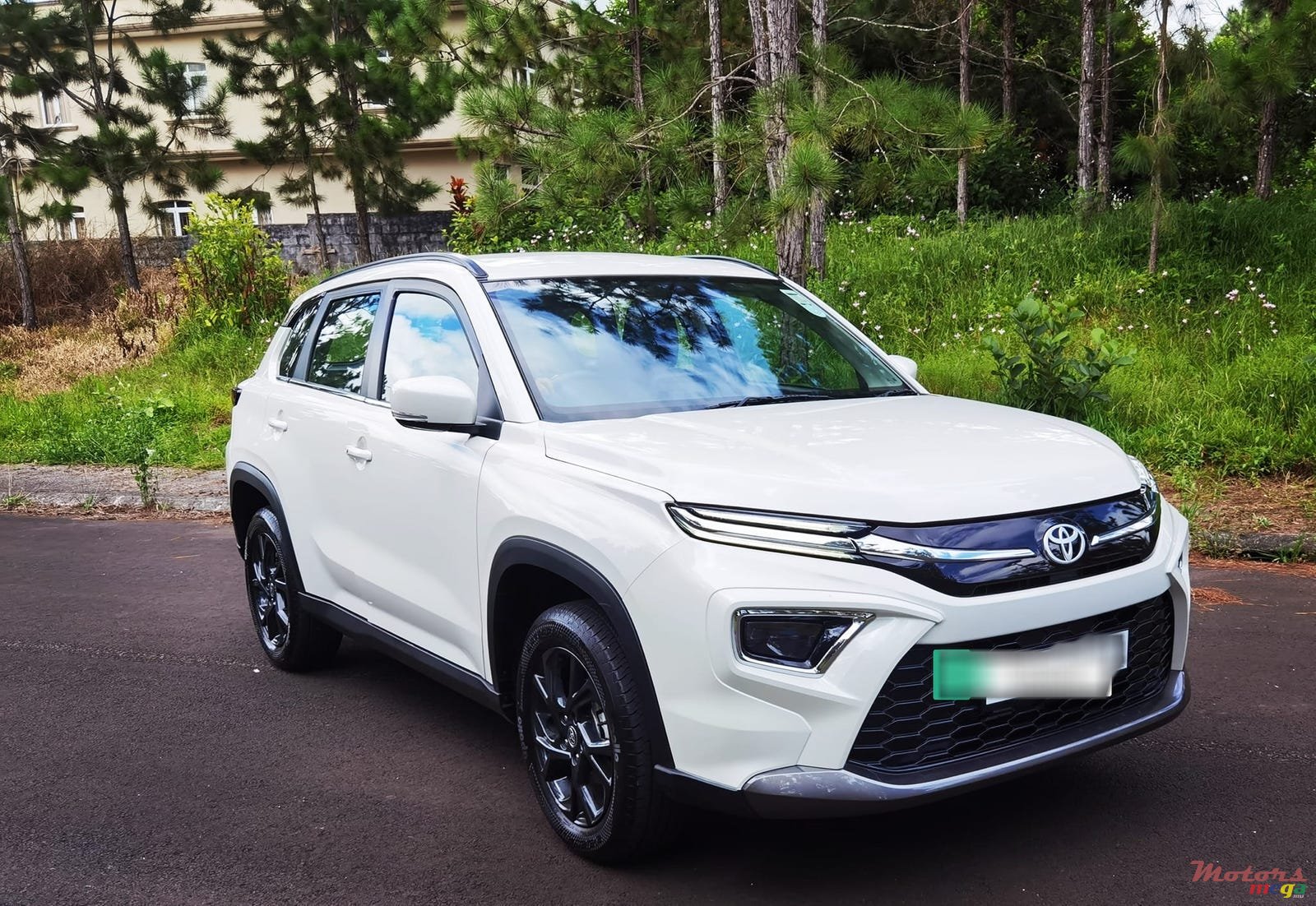 2024' Toyota Urban Cruiser photo #1