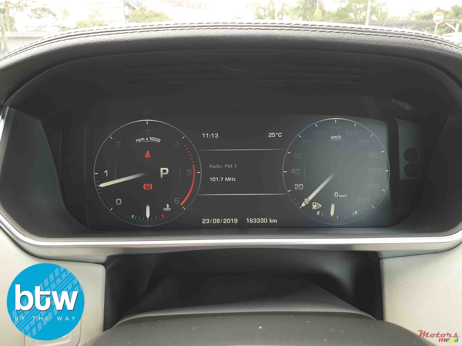 2014' Land Rover Range Rover Vogue photo #6