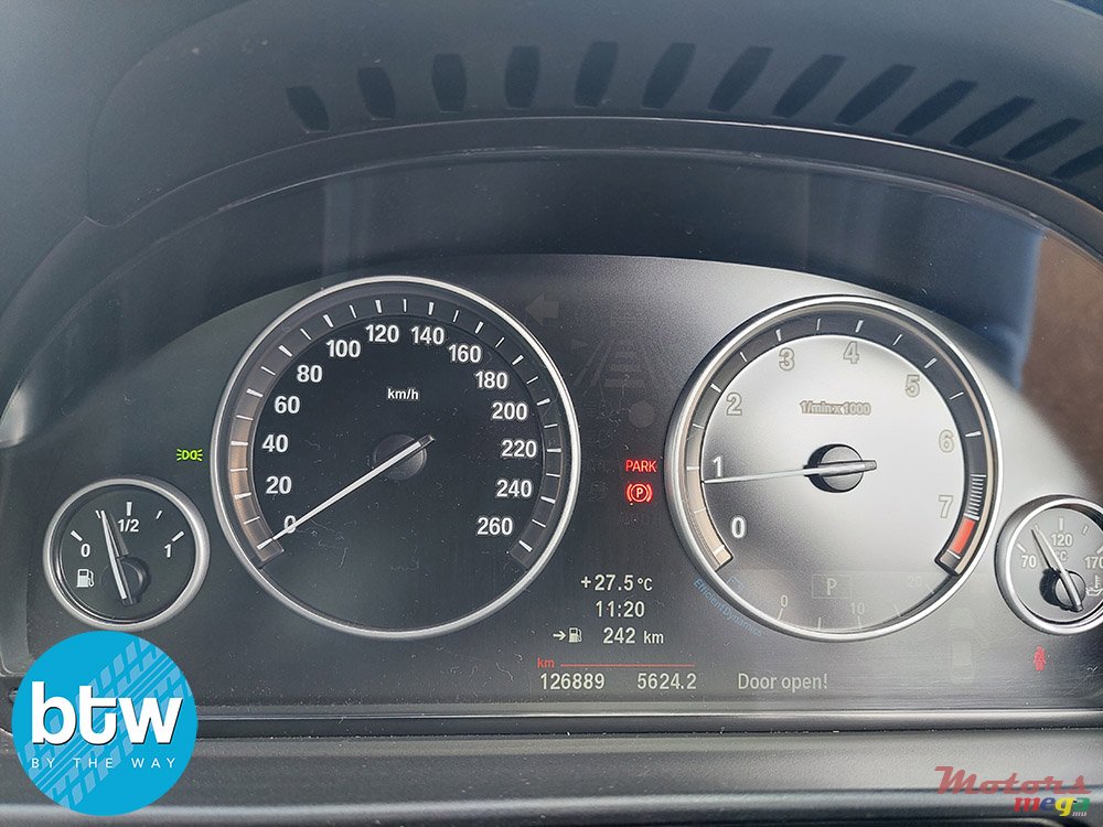 2011' BMW 520 photo #7