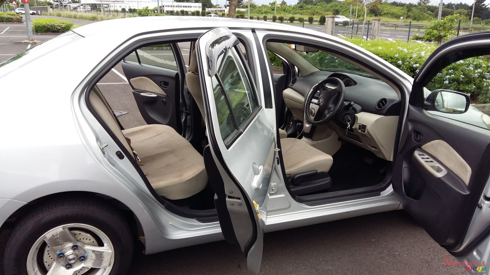 2006' Toyota Corolla Belta photo #3