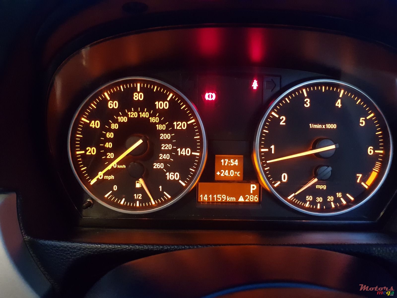 2009' BMW 318 automatic photo #6