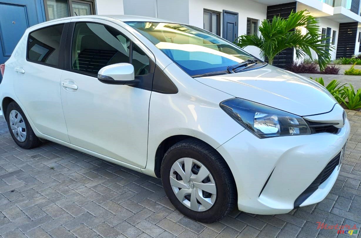 2014' Toyota Vitz photo #4