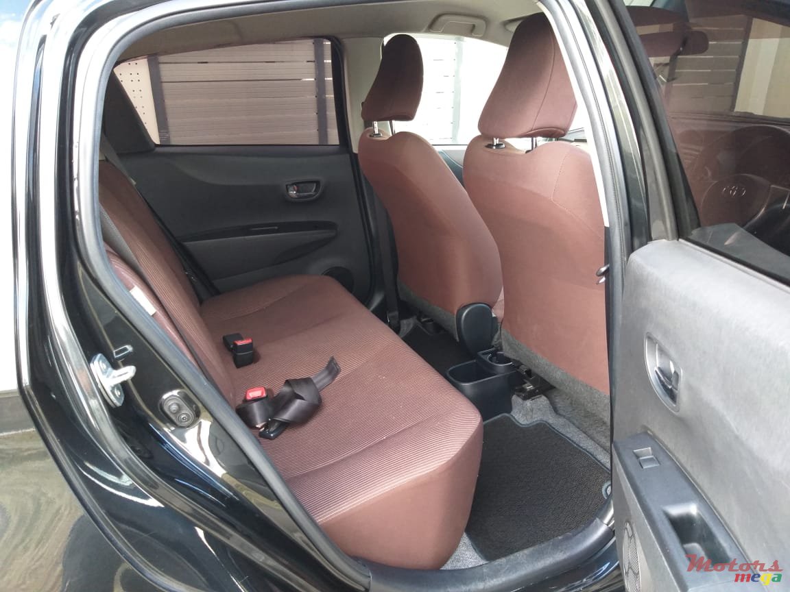 2011' Toyota Vitz Jewela photo #5