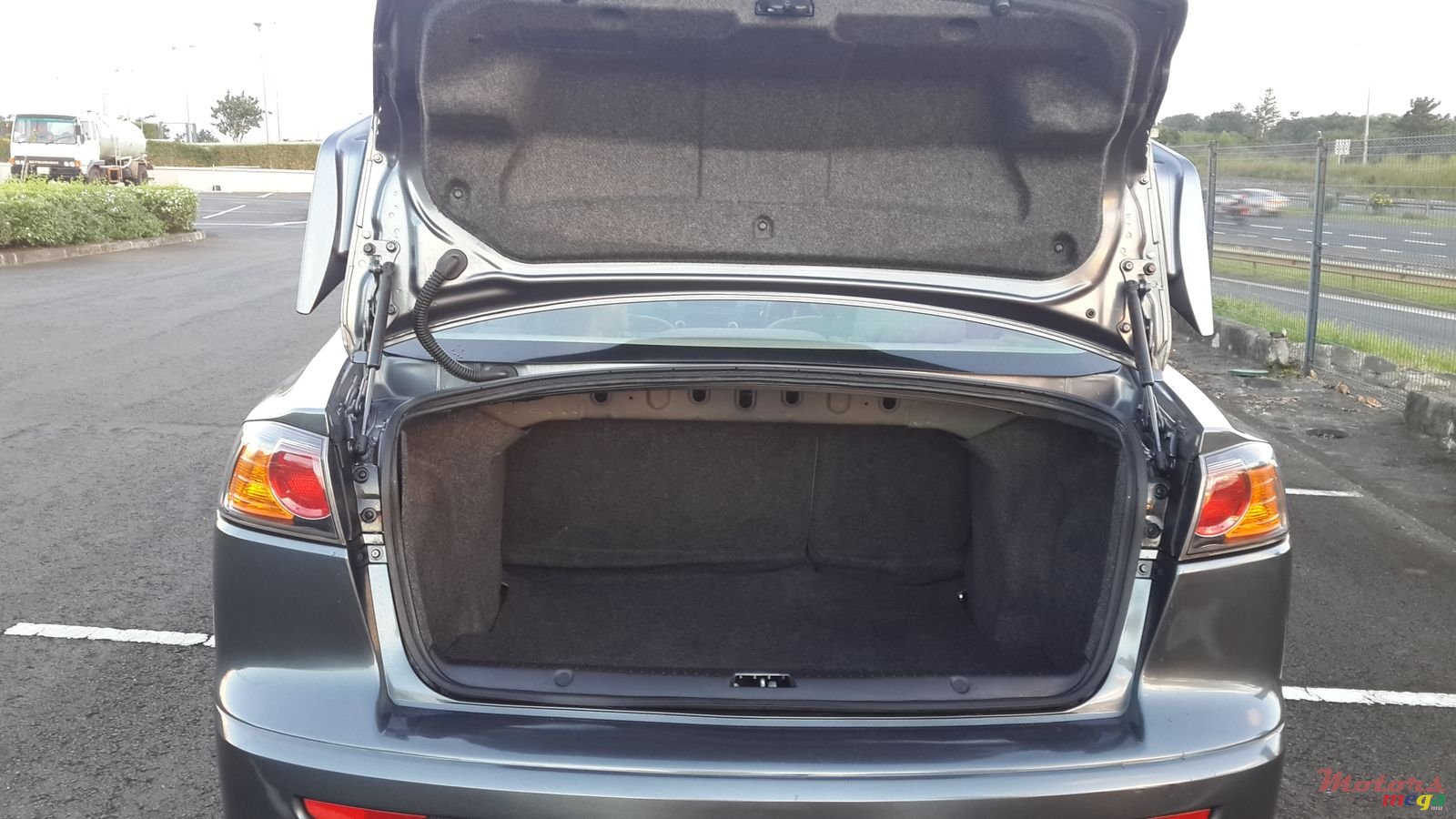 2009' Mitsubishi Lancer X photo #4