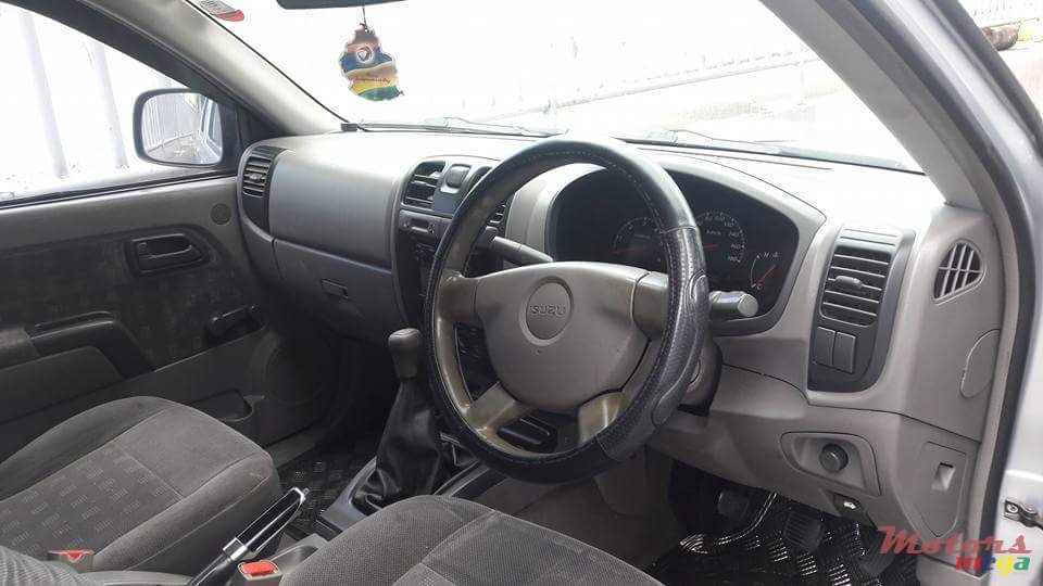 2003' Isuzu photo #5