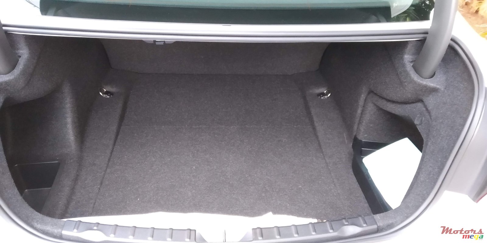 2016' BMW 318 photo #3