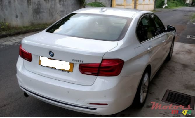 2016' BMW 318 photo #1