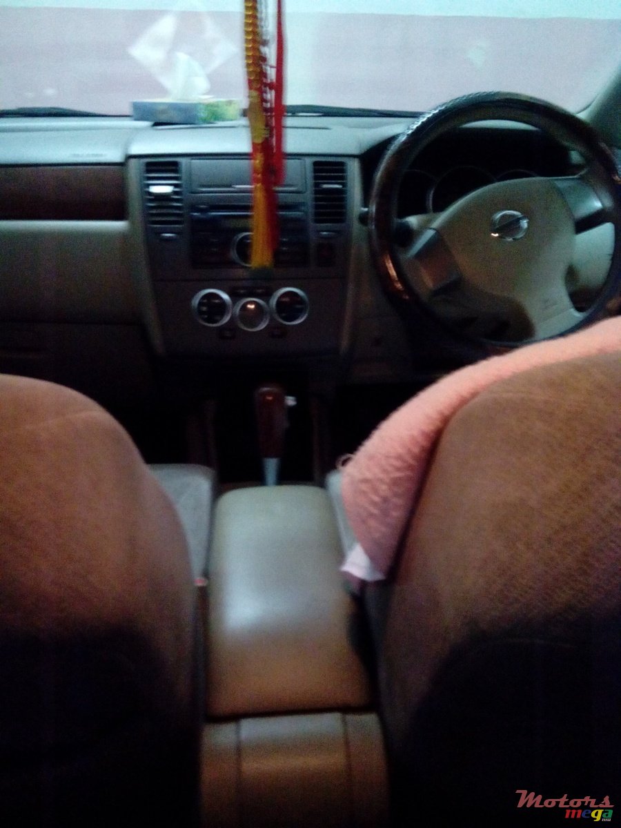 2006' Nissan Tiida photo #2