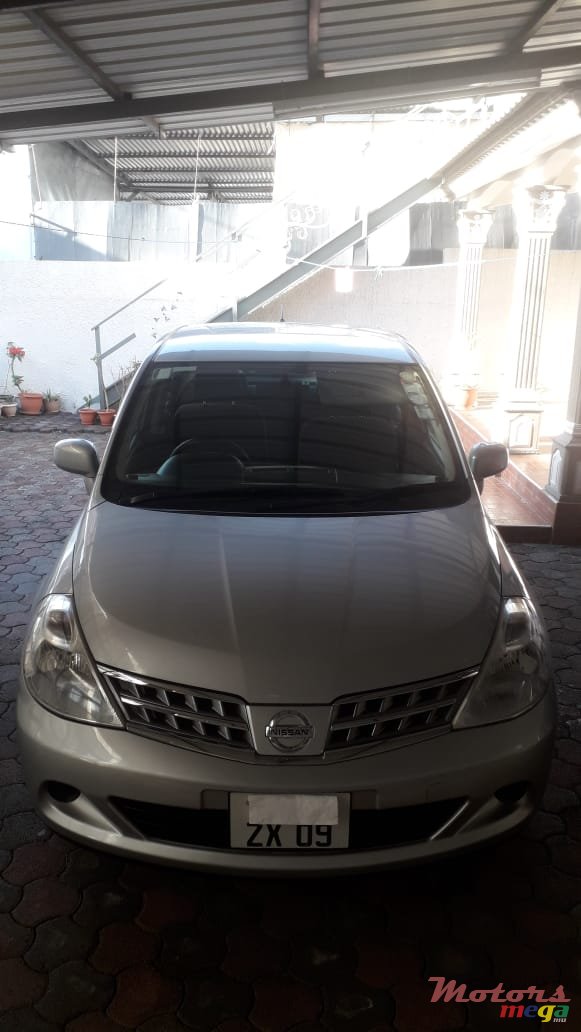 2009' Nissan Tiida photo #2