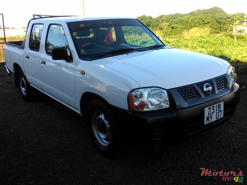 2007' Nissan Navara 2x4 Japan photo #5