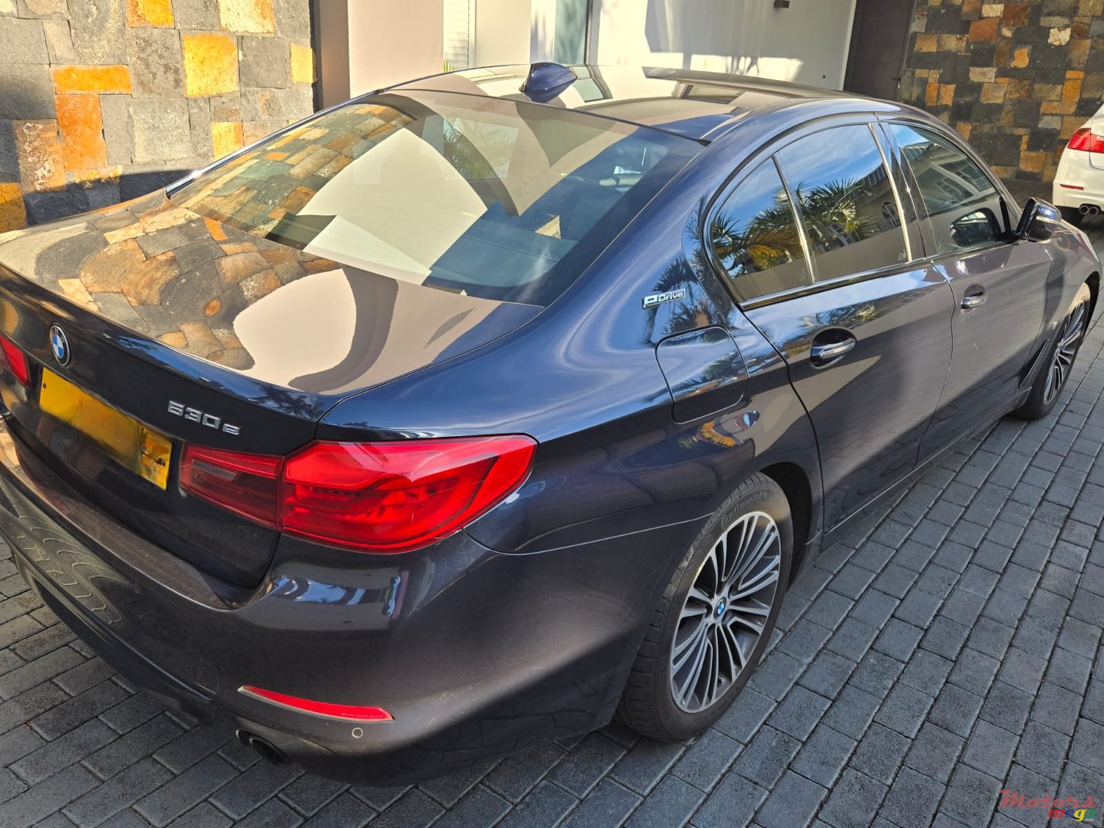 2019' BMW 530 photo #1