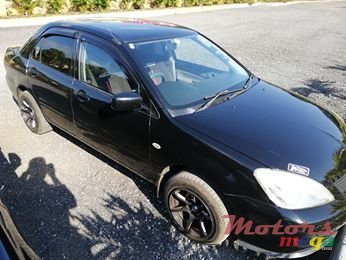 2010' Mitsubishi Lancer photo #3