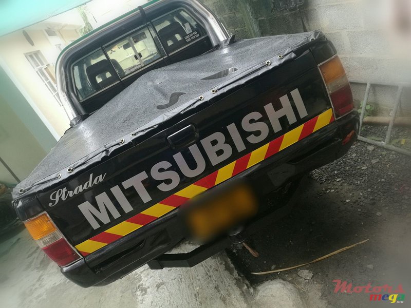 1993' Mitsubishi Strada photo #2