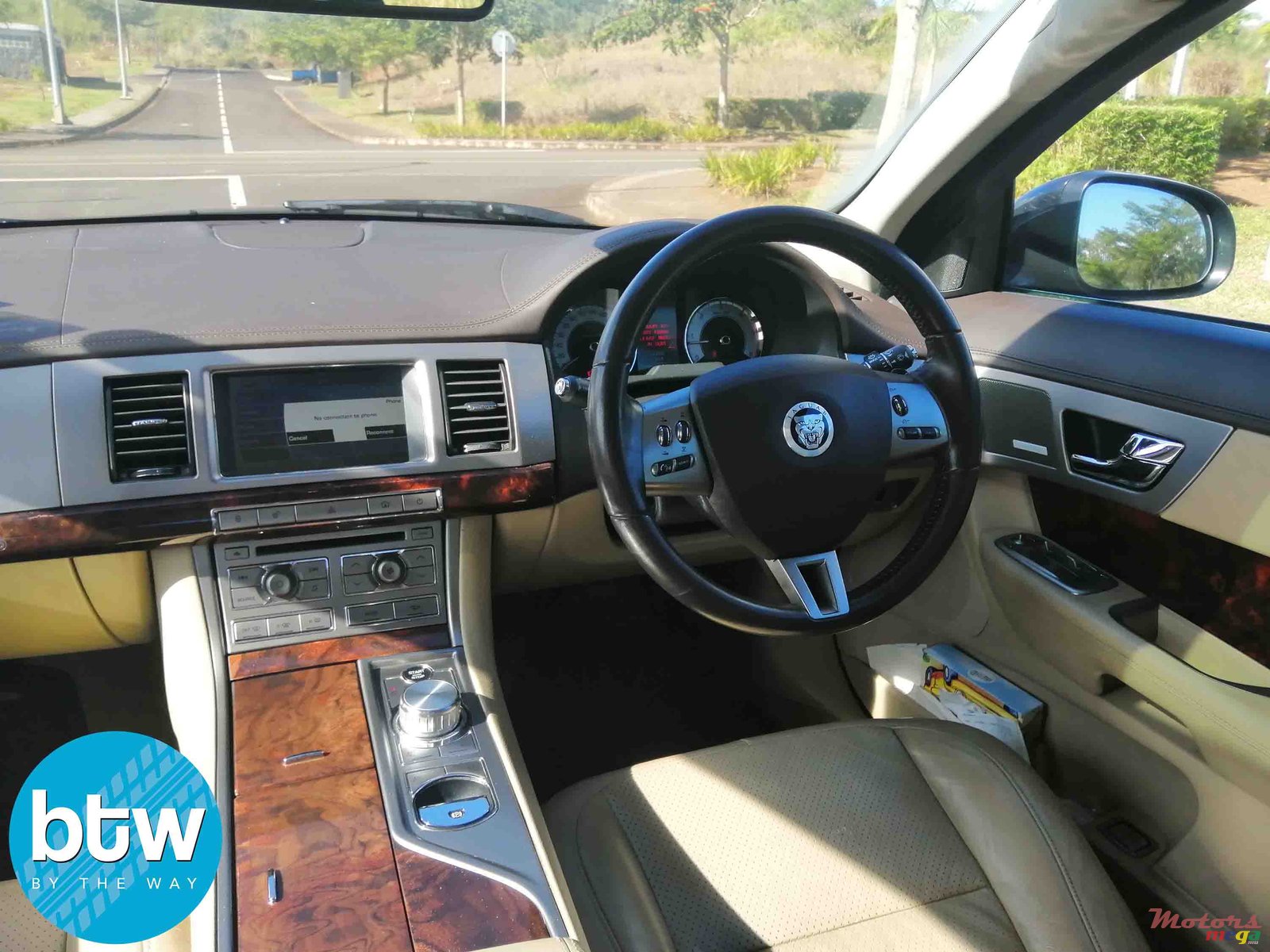 2010' Jaguar XF S V6 photo #5