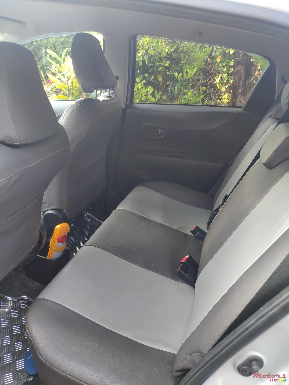 2012' Toyota Vitz photo #4