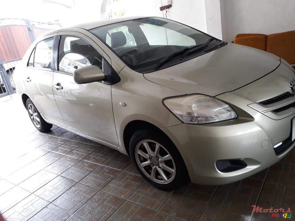 2006' Toyota Yaris photo #2