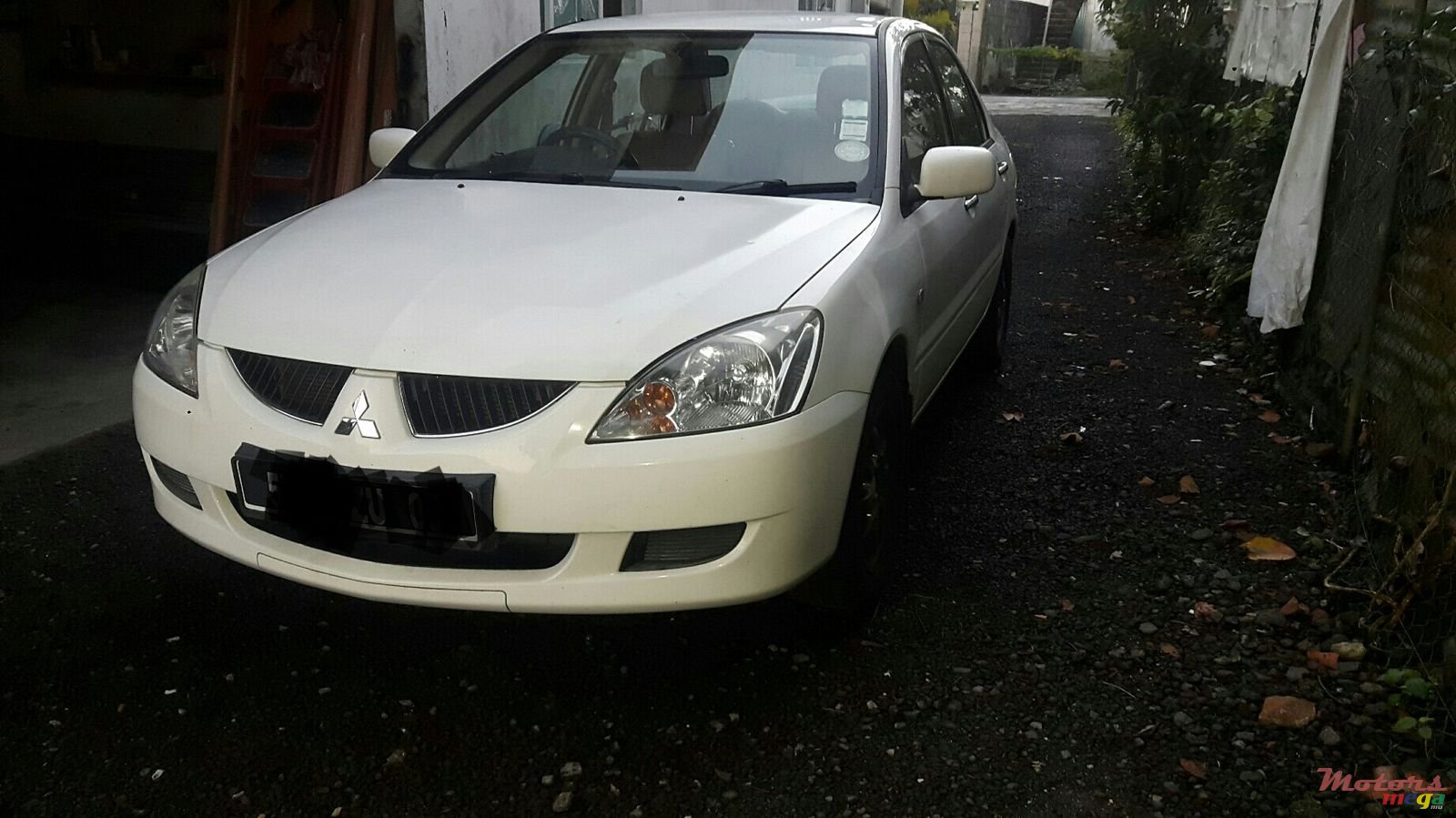 2005' Mitsubishi Lancer photo #2