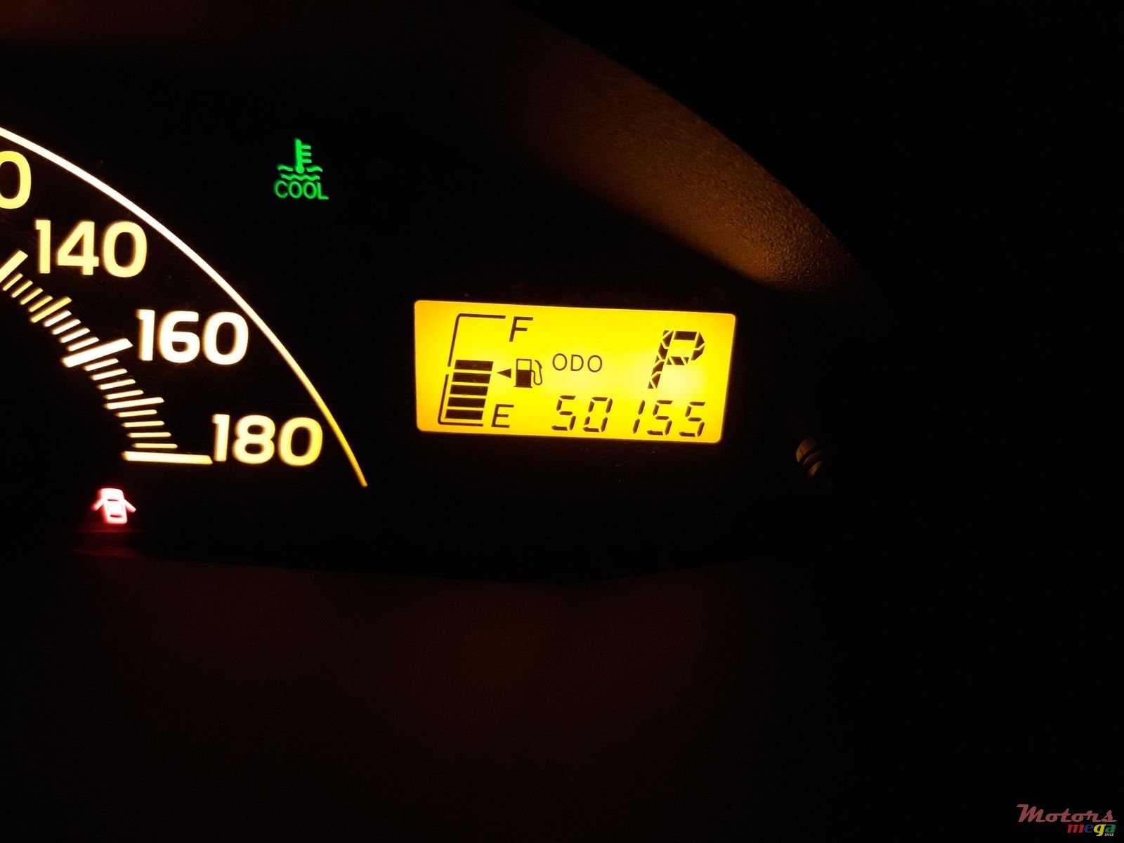 2011' Toyota Vitz photo #2