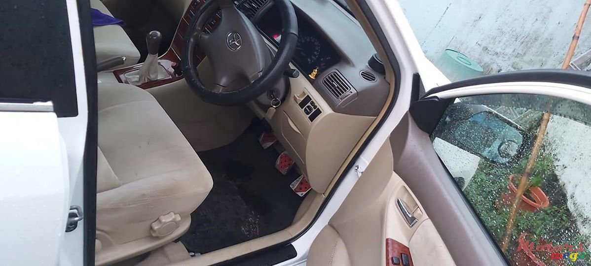 2003' Toyota Corolla NZE photo #3