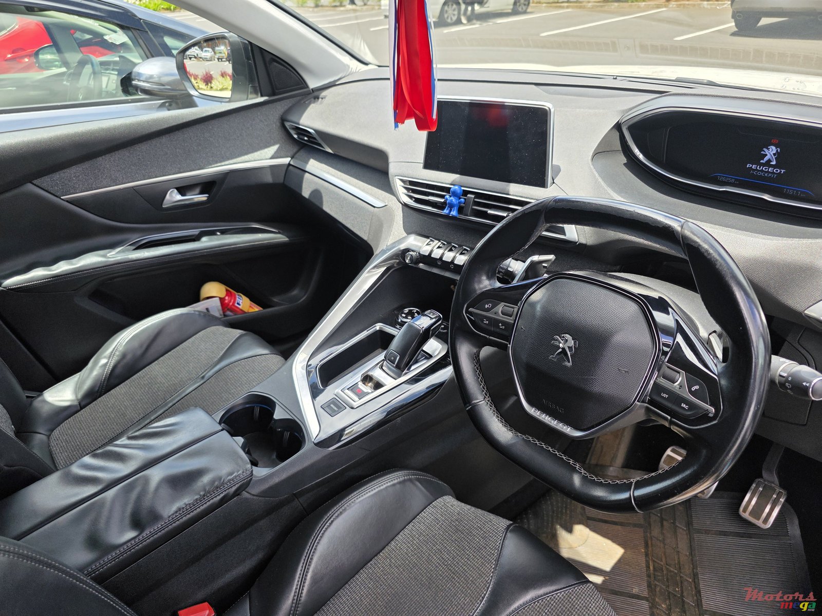 2018' Peugeot 3008 Allure photo #3