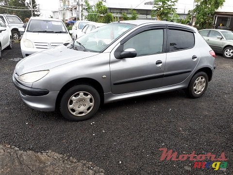 2001' Peugeot 206 photo #1
