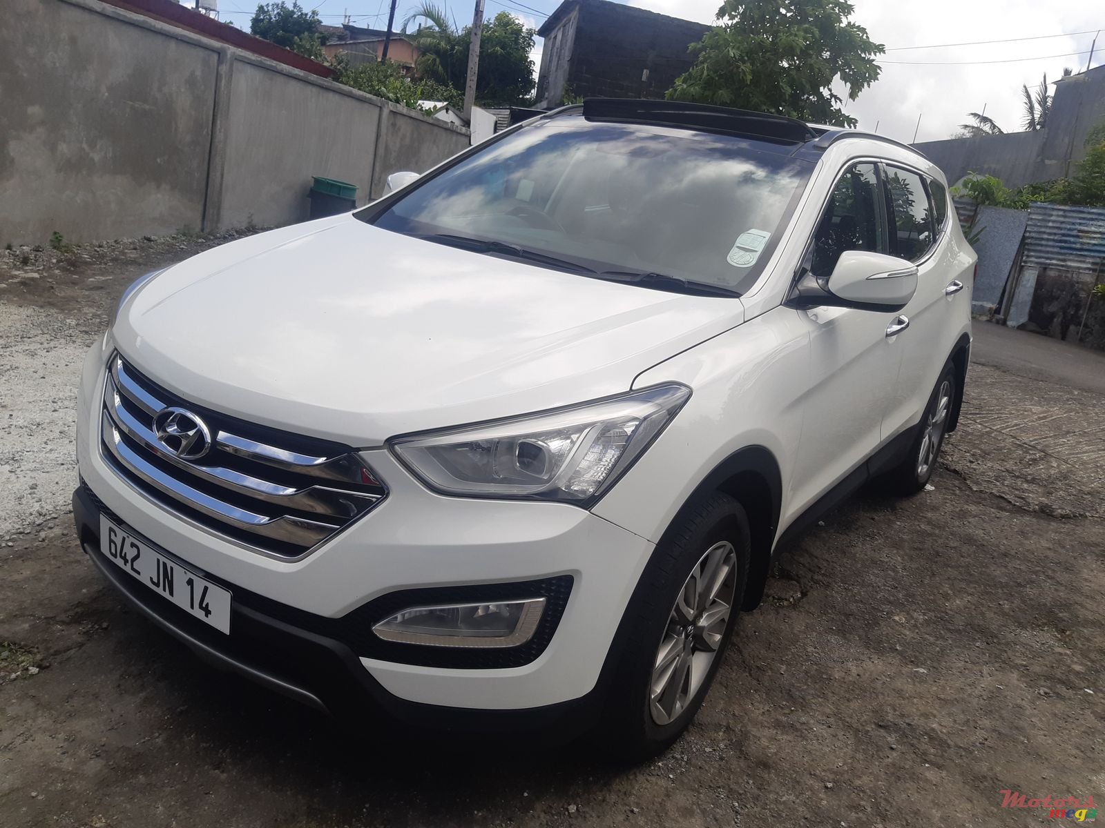 2014' Hyundai Santa Fe photo #1