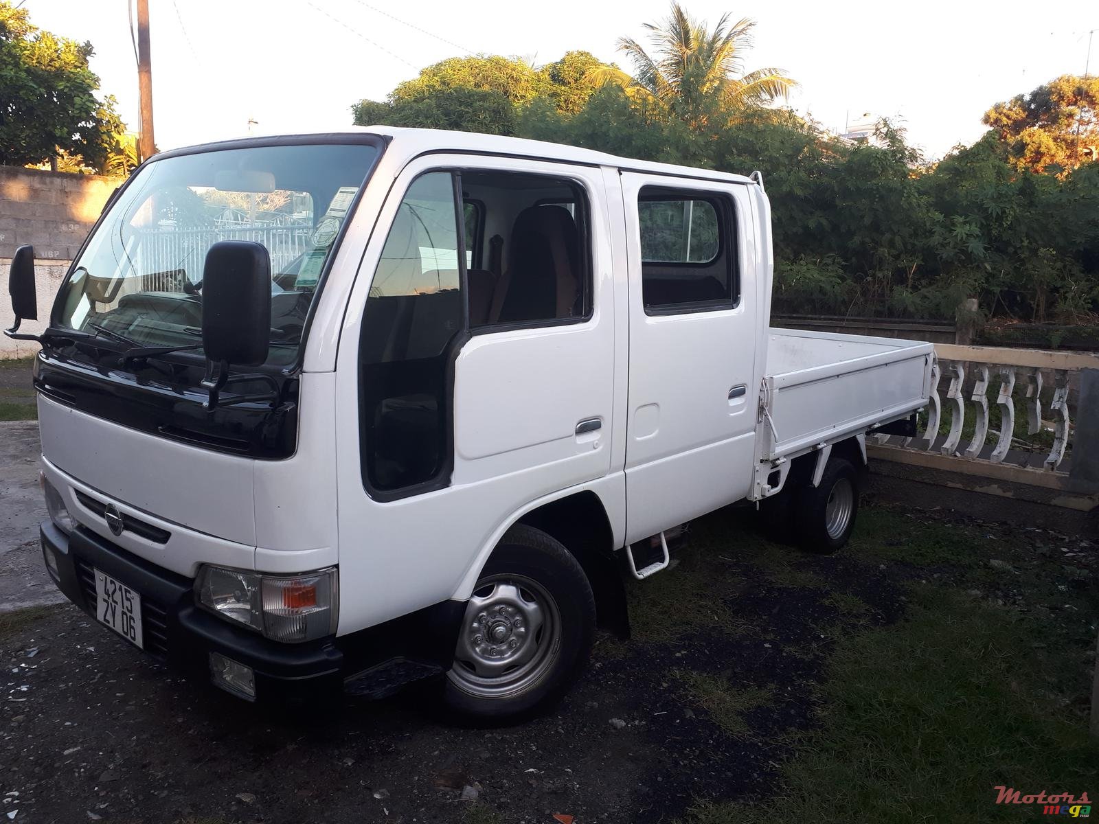 2006' Nissan photo #2