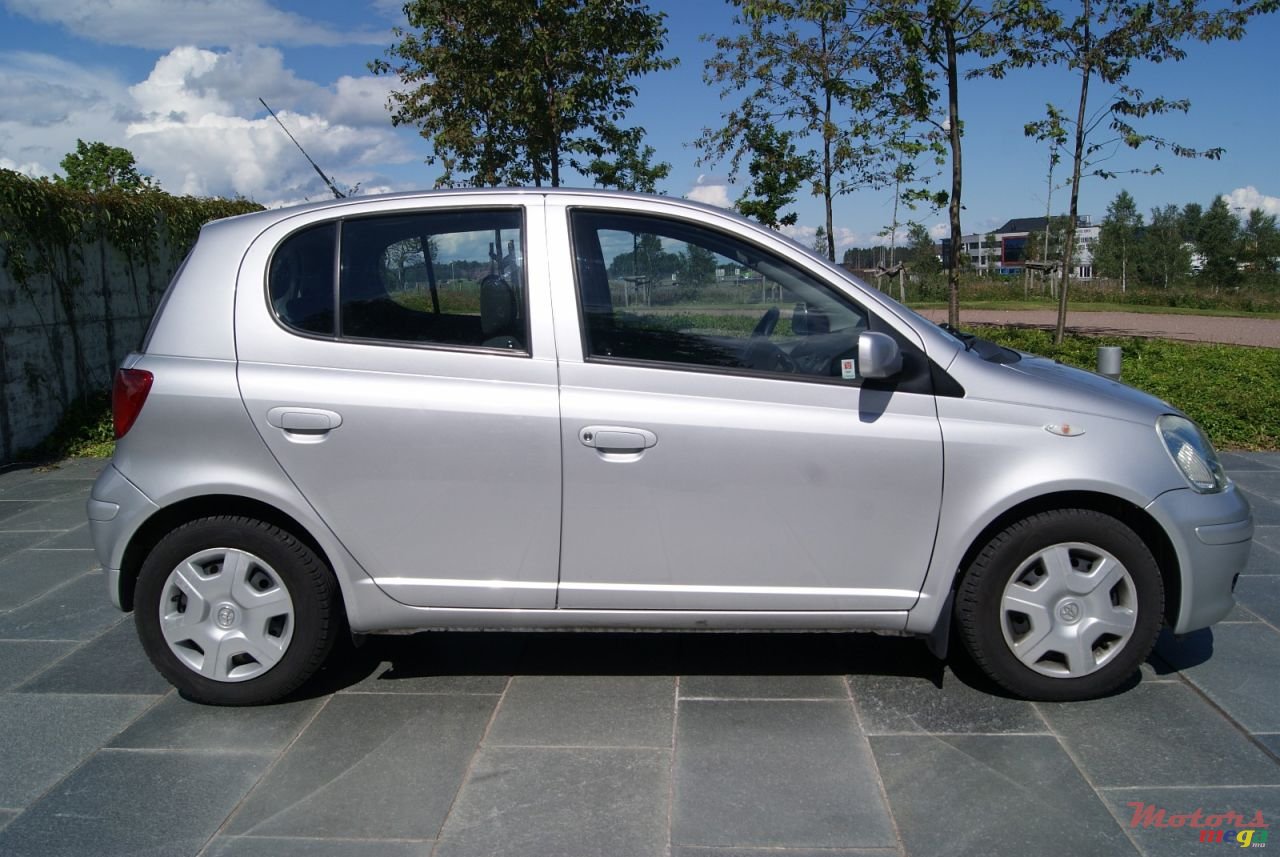 2005' Toyota Yaris 1.0 photo #1